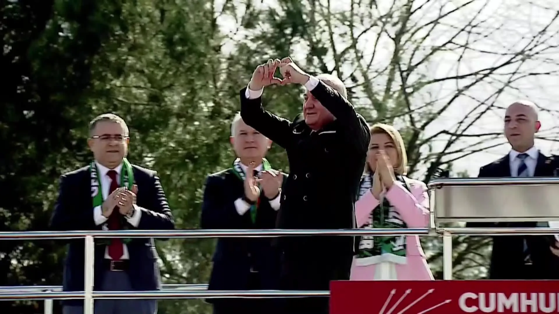 CHP’nin “Millet İradesine Sahip Çıkıyor” mitingi Kocaeli’de… Ekrem İmamoğlu: “Benim ve arkadaşlarım için hangi siyasi projenin, hangi koltuk hesabının gereği yerine getiriliyor?”