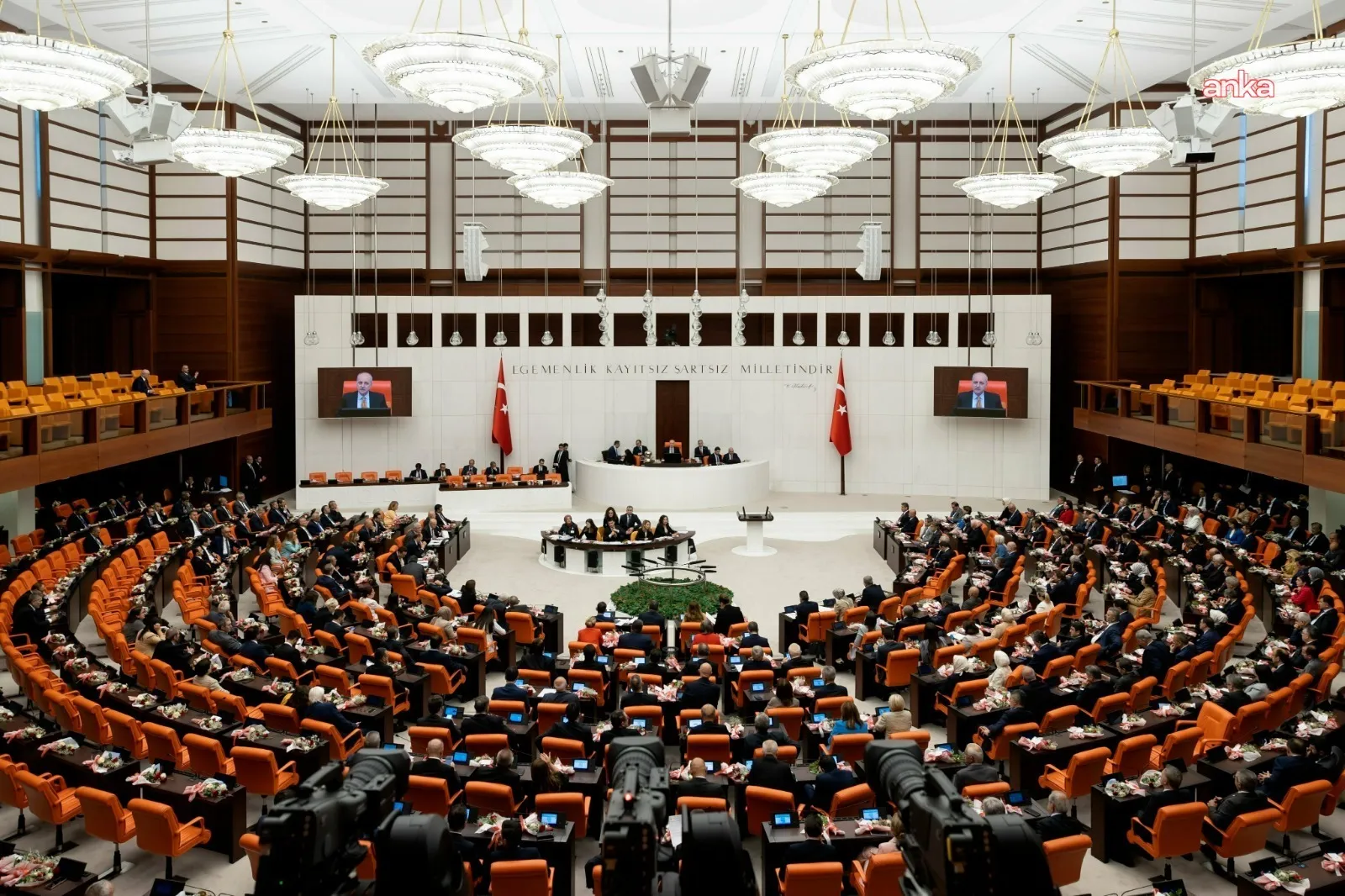 AK Parti yeni bir “mali torba kanun” hazırlığında… Afet konut satışlarına ilişkin düzenleme öngörülen teklifte emekli bayram ikramiyesi artışı da yer alacak